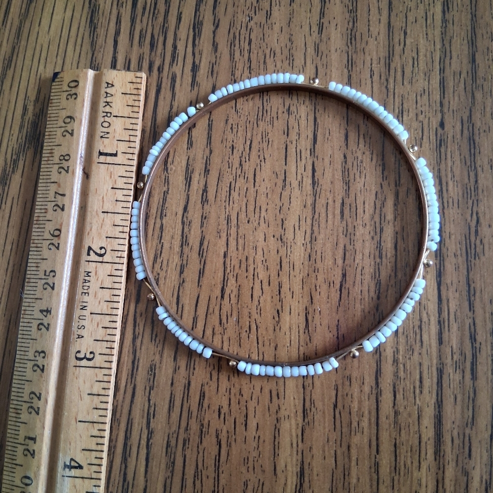 Cute Boho White Beaded Bangle Bracelet NWOT - Picture 4 of 5